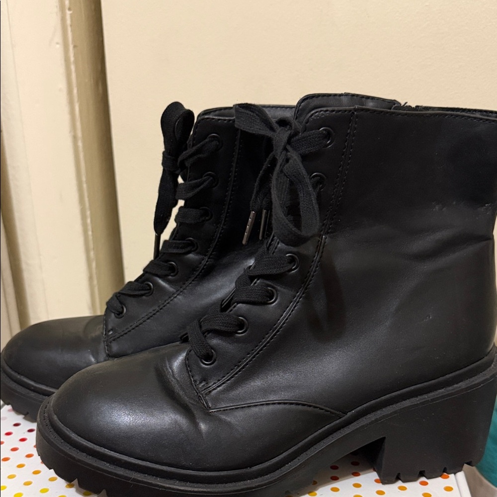 Universal Thread Black Combat Boots